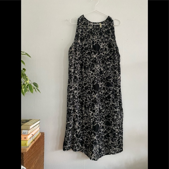 Black and white sleeveless - Picture 2 of 3